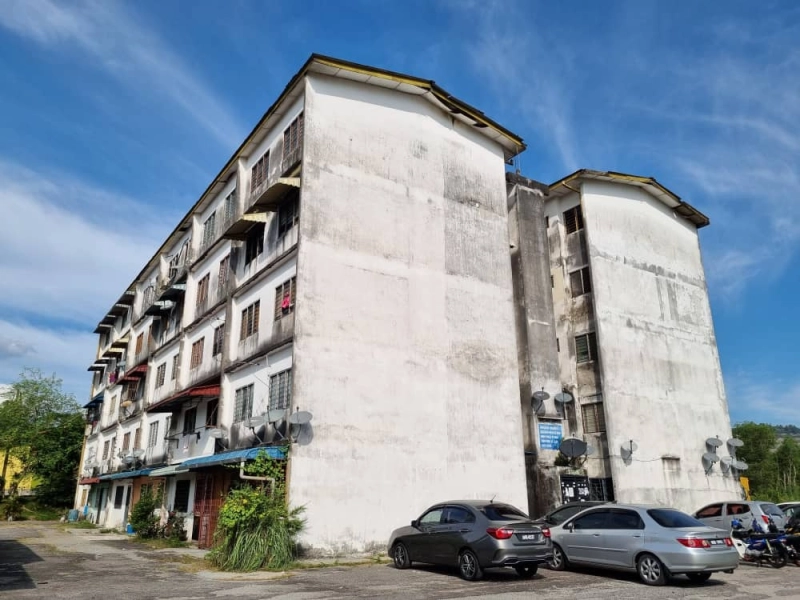 Rumah Pangsa Sri Indah @ Taman Indah Sungai Jelok , KAJANG -Tingkat 4 top floor - Ready 15/11 or 1/12