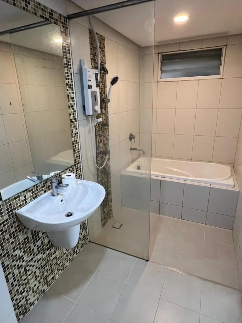 Master Room with Private Bathroom @ Titiwangsa Sentral Condo Kuala Lumpur