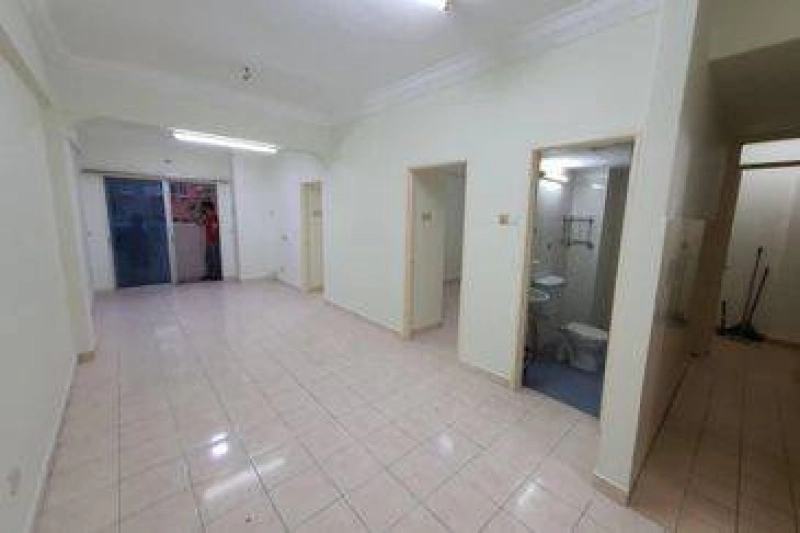 Well Kept Unit Red Ruby Apartment Seri Kembangan For Sale