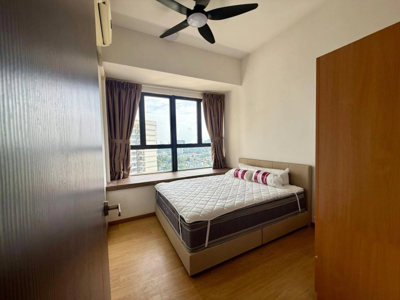 High Floor Move-in Ready Brand New Kings Bay Unit