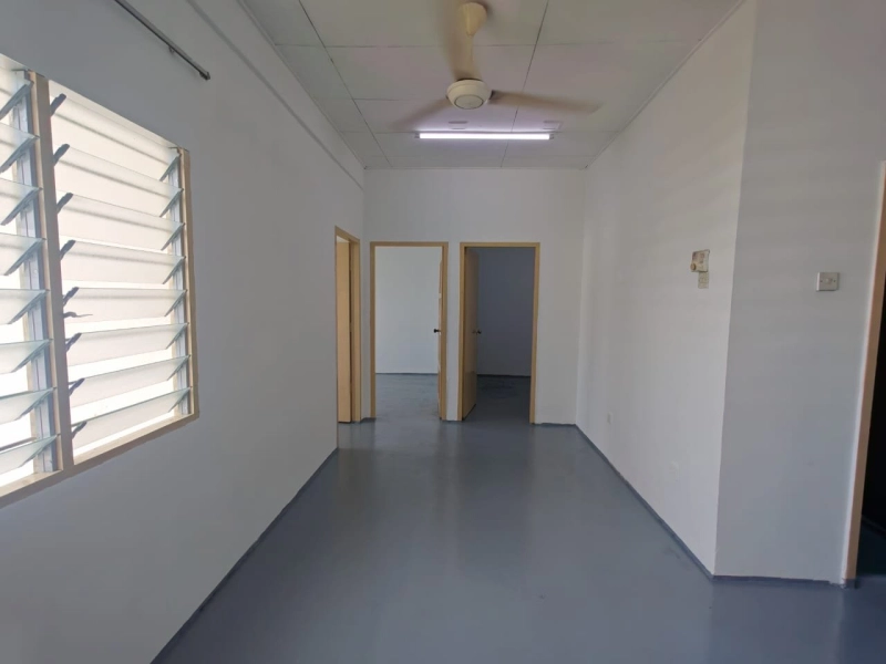 Pangsapuri Sri Ayu @ Bandar Putera, Klang-Blok A3 Tingkat 4 top floor-Ready Now