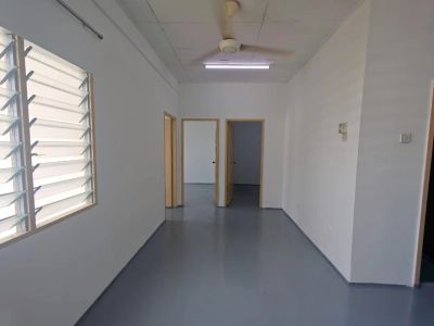 Pangsapuri Sri Ayu @ Bandar Putera, Klang-Blok A3 Tingkat 4 top floor-Ready Now