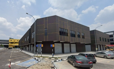 2 Storey SHOP TAMAN SRI MUDA Seksyen 25, Actual, CORNER LOT, Move In Ready