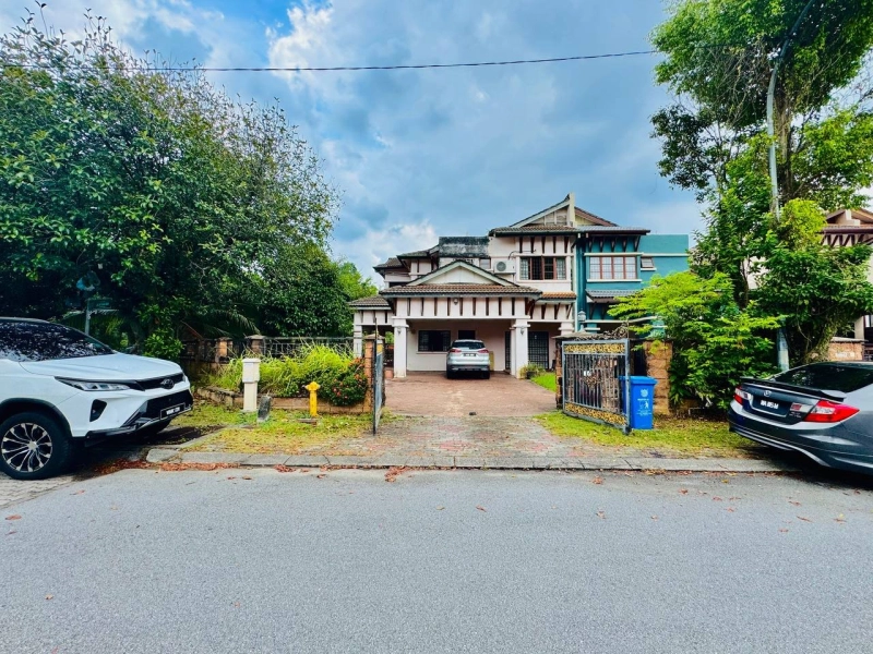 BUKIT JELUTONG JALAN KUBAH CORNER LOT