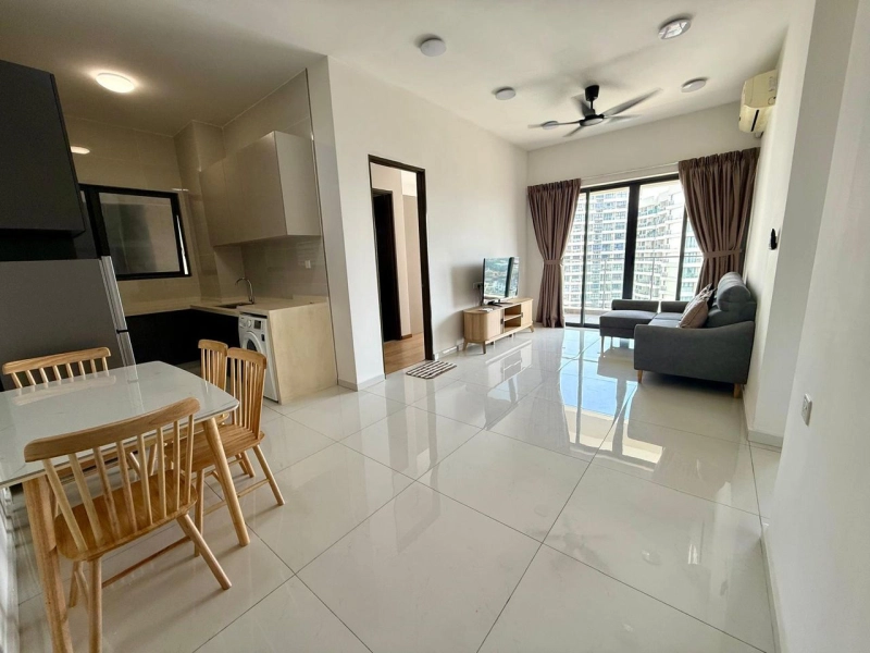 High Floor Move-in Ready Brand New Kings Bay Unit