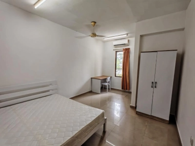 Room 3 RM650 @ Glenmarie Cove, Port Klang - Ready unit