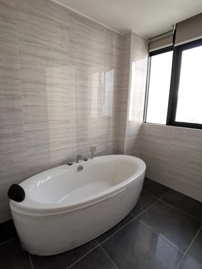 Setia V Residence Gurney Drive 1450sf Furnished & Renovated Seaview