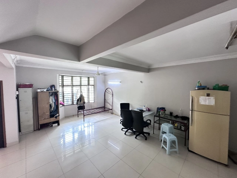 2 STOREY TAMAN PUCHONG UTAMA, Actual, Freehold, RENO, MORE Parking , Low Deposit