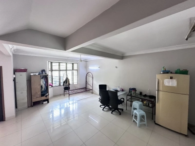2 STOREY TAMAN PUCHONG UTAMA, Actual, Freehold, RENO, MORE Parking , Low Deposit