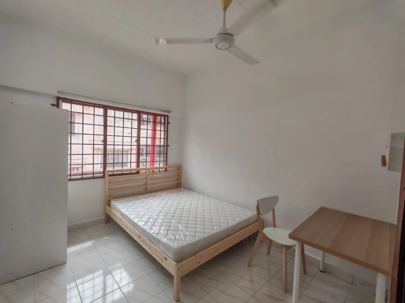 Room 1 RM500 @ 2nd floor Shop Apartment, Seksyen 7, Shah Alam
