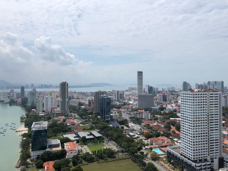 8 Gurney | Luxury Seafront Condo