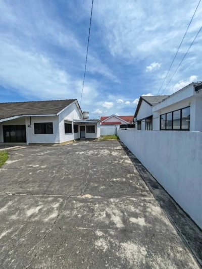 Canning Garden Facing Main Road Bungalow For Sale
