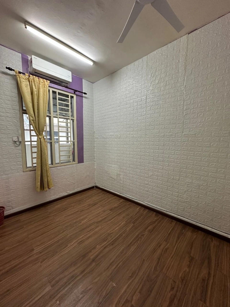 Kulai Bandar Putra Jalan Merbau 2Storey House 4Rooms 3Baths For Rent