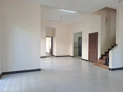 ANJUNG SUASANA BANDAR SERI PUTRA SEMI D