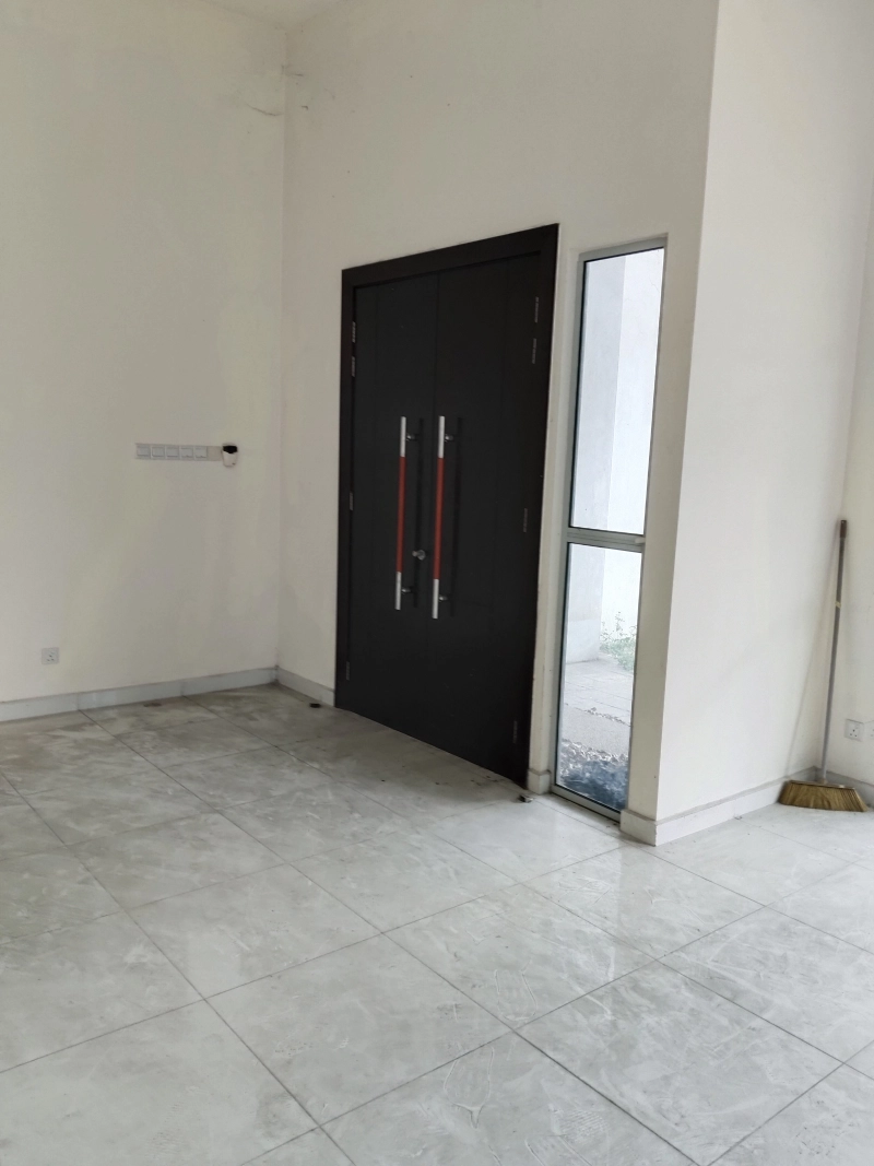 3 STOREY SEMI-D ARECA RESIDENCE KEPONG, Actual, Near MRT, Gated & Guard, Low Deposit
