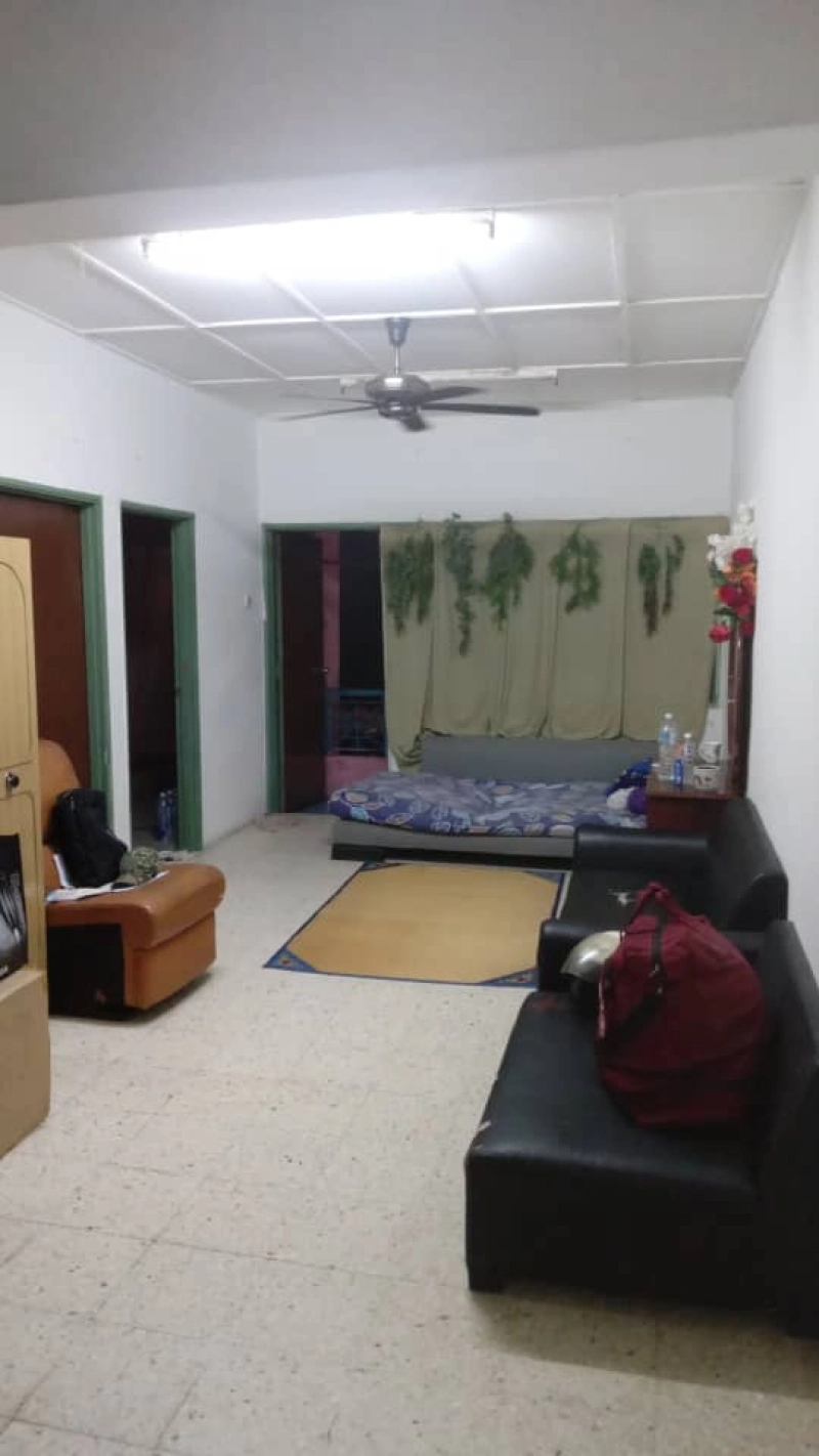 Shop Apartment with 3 rooms