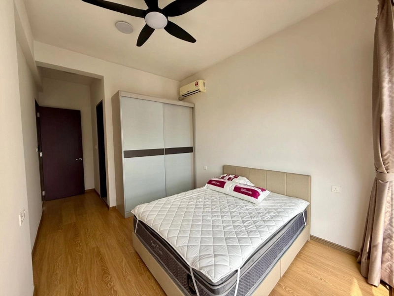 High Floor Move-in Ready Brand New Kings Bay Unit