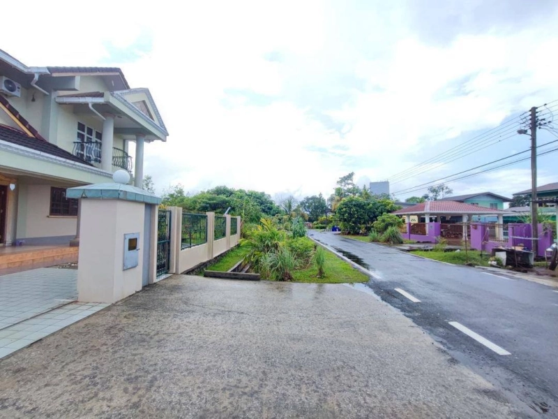 Double Storey Bungalow House Lorong Diplomatik, Kuching For Sale