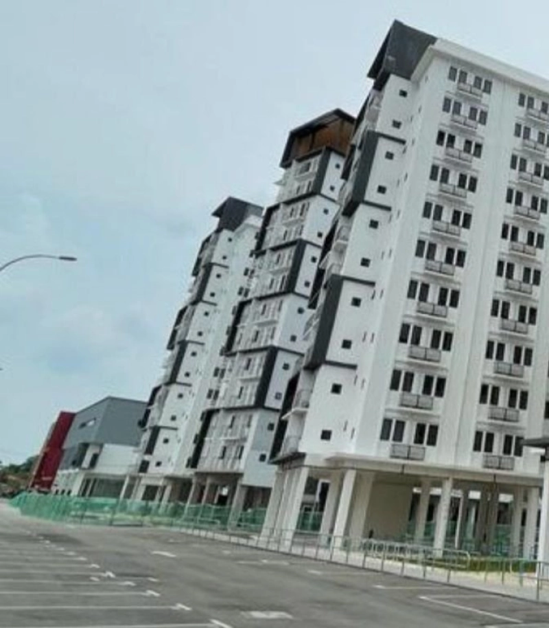 BELOW MARKET VALUE BRAND NEW  1 SOLO UNITS FOR SALE. Leasehold ,Uni Suites  Services Apartment , Bandar Baru Kampar, Perak.