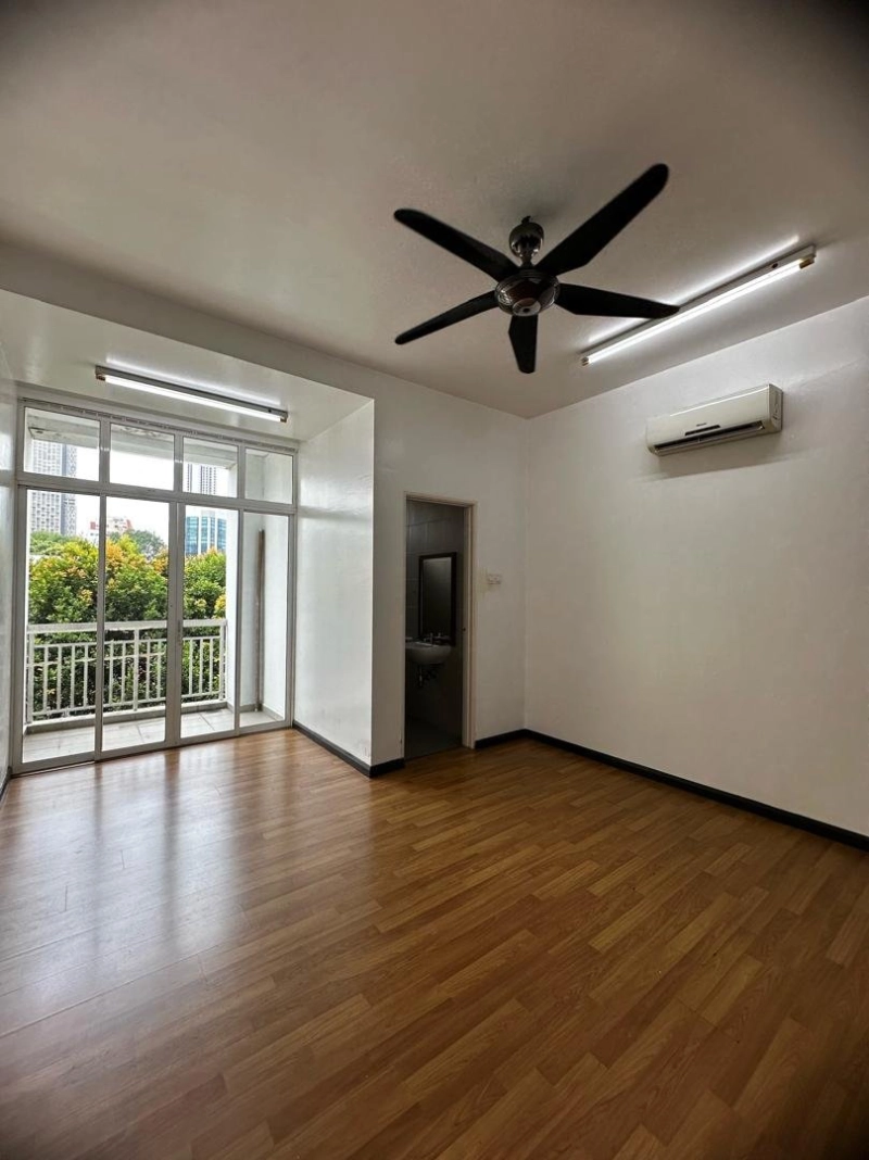 MUTIARA TROPICANA TOWNHOUSE BANDAR UTAMA