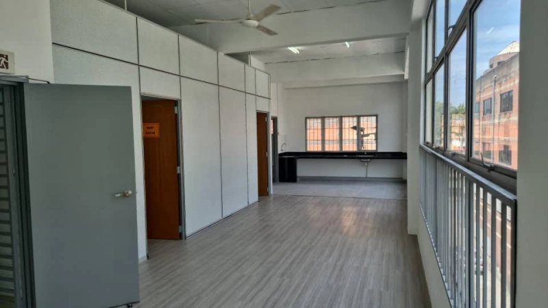 Renovated Corner 2nd floor Shop Office-Taman Bayu Perdana @ Klang-Ready Now