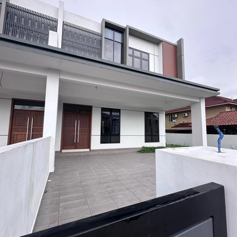 Perling 2Storey SemiD Corner 4Rooms 6Baths Unit For Sale