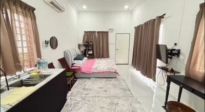 THE BUNGA & THE DAUN HOUSESTAY