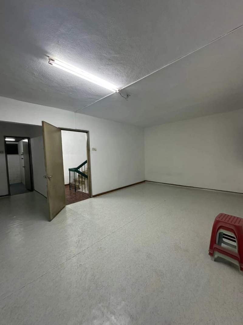 3 Storey TAMAN DAYA Kepong , Actual, CORNER LOT, Reno, Low Deposit