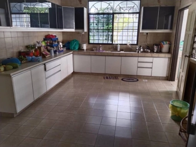 2 STOREY BUNGALOW TAMAN PETALING KEPONG, Actual, CORNER LOT, Renovated, Low Deposit