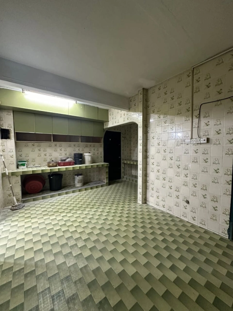 3 Storey TAMAN DAYA Kepong , Actual, CORNER LOT, Reno, Low Deposit