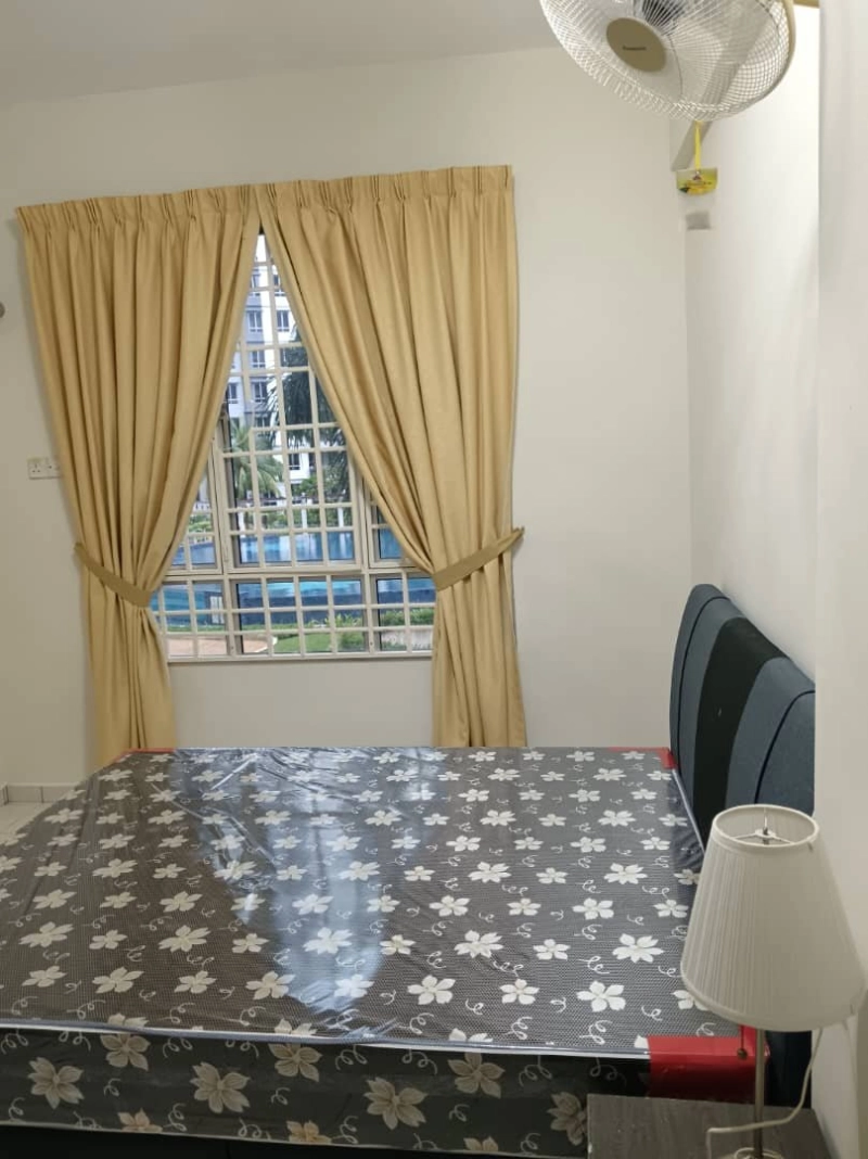 Putra Place Bayan Lepas 1000sf Furnished Pool View Queensbay Mall area