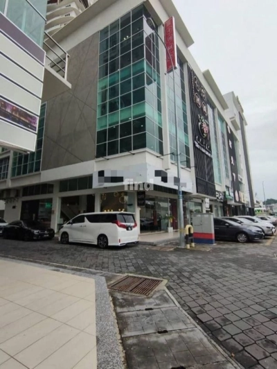 Prime Ground Floor Corner Lot @ Juru Sentral – Facing Main Road, High Visibility!
