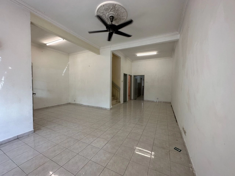 End lot 2 storey house - Bandar Puteri @ Klang - Sale below bank value Rm120k
