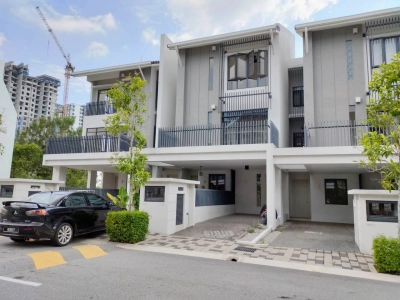 CRESCENT PARK TOWNVILLA BANDAR BUKIT MAHKOTA