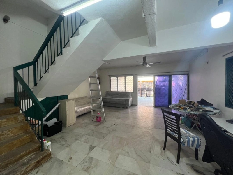 3 Storey TAMAN DAYA Kepong, Actual, CORNER LOT, Renovated, Low Deposit