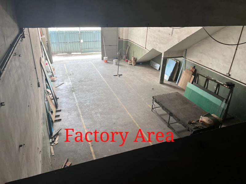 1 1/2 Storey Factory/ Warehouse for rent