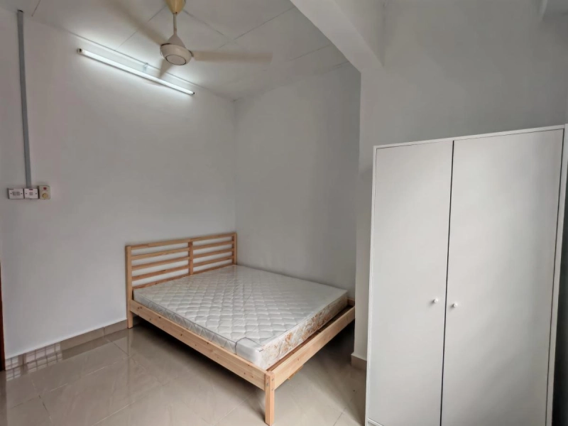 Room 2 RM500 @ 2nd floor Shop Apartment, Seksyen 7, Shah Alam