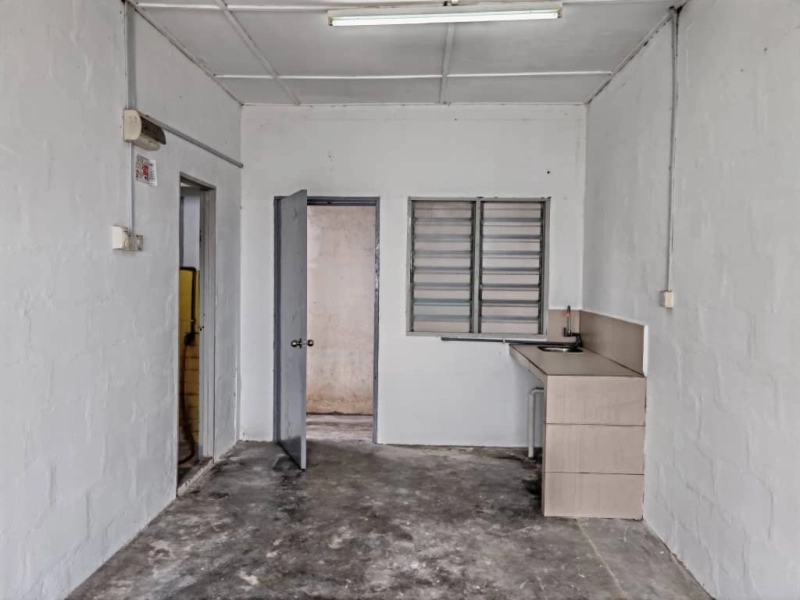 Rumah Pangsa Sri Indah @ Taman Indah Sungai Jelok , KAJANG -Tingkat 4 top floor - Ready 15/11 or 1/12