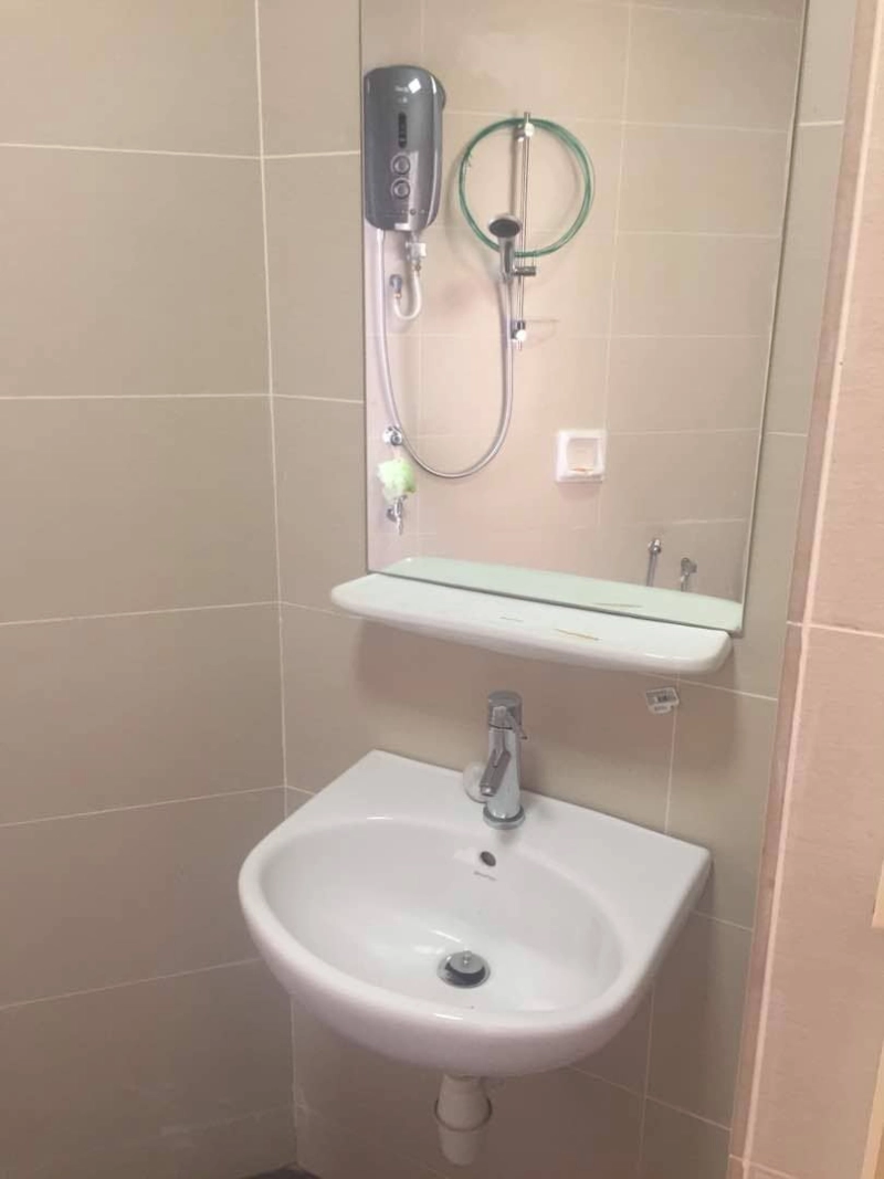 Rampai court corner unit at setapak