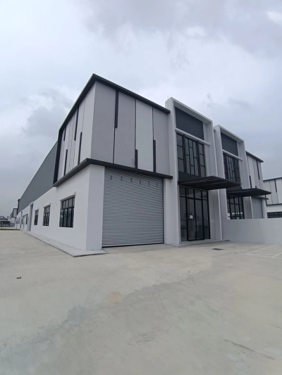 Kempas Single Storey Cluster Factory
