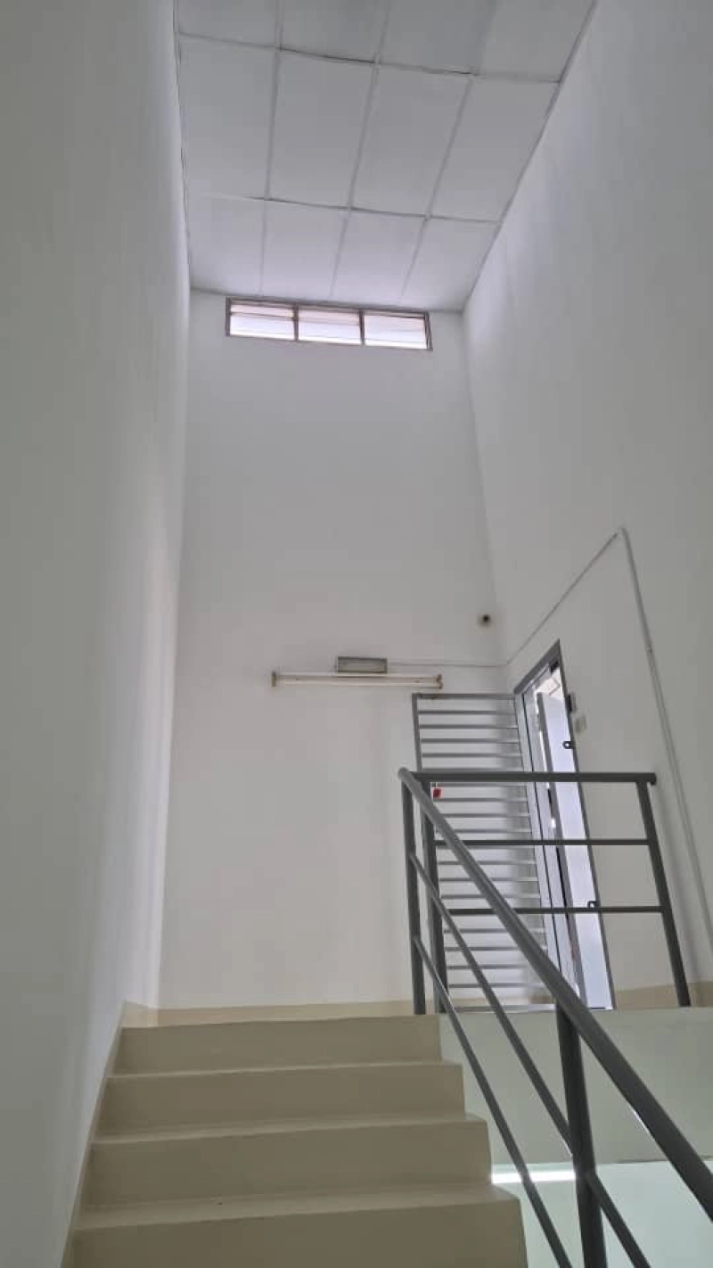 Corner 2nd floor Shop Office-Taman Bayu Perdana @ Klang-Ready now