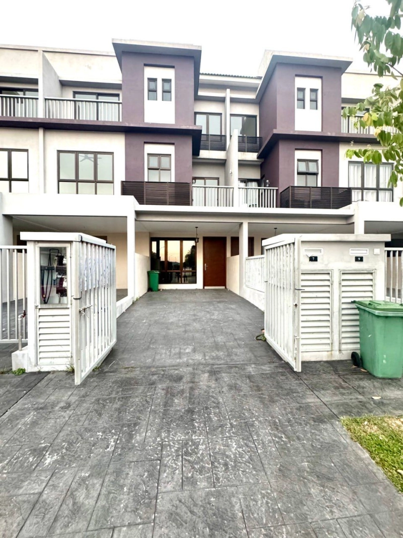THE STRATA TOWNHOUSE BANDAR SERI PUTRA