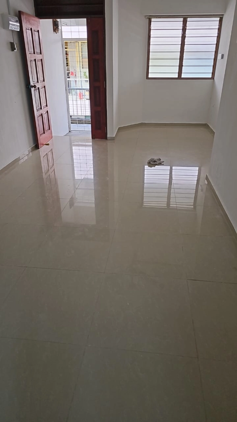 Lucky Garden Apartment (Lip Sin)
