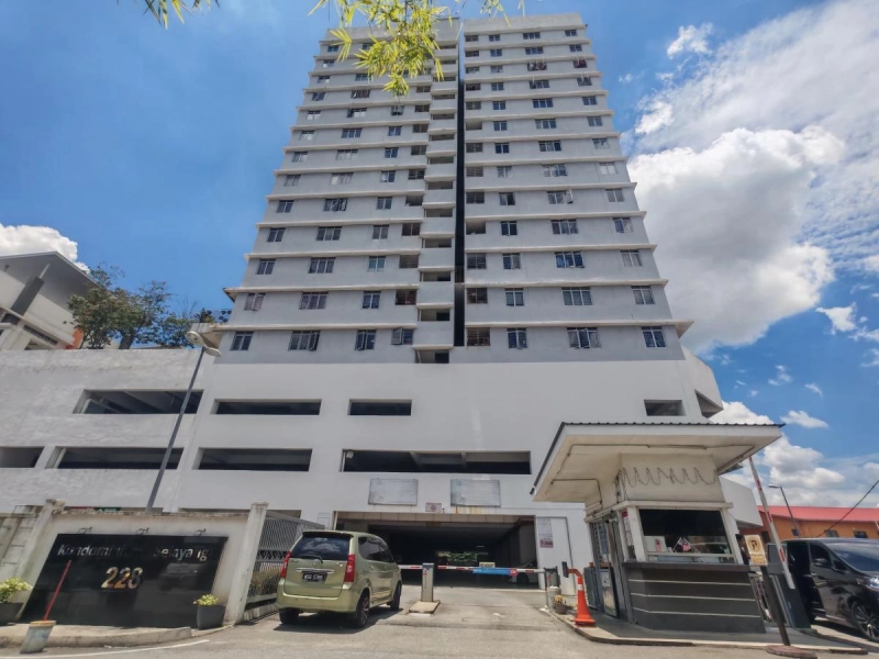 228 Condo @ Selayang Baru-Renovated level 15-Sale below bank value 10k