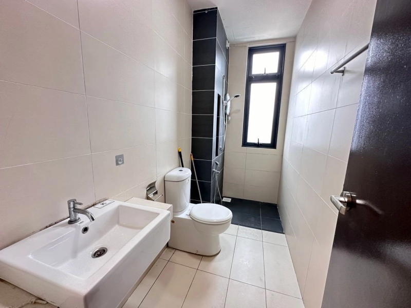 8 Scape Residence Apartment – 2 Bed 2 Bath, High Floor, Fully Furnished