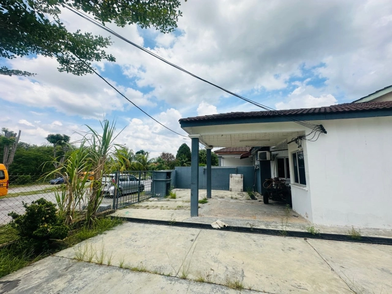 Bumi Lot Corner unit Single Storey House