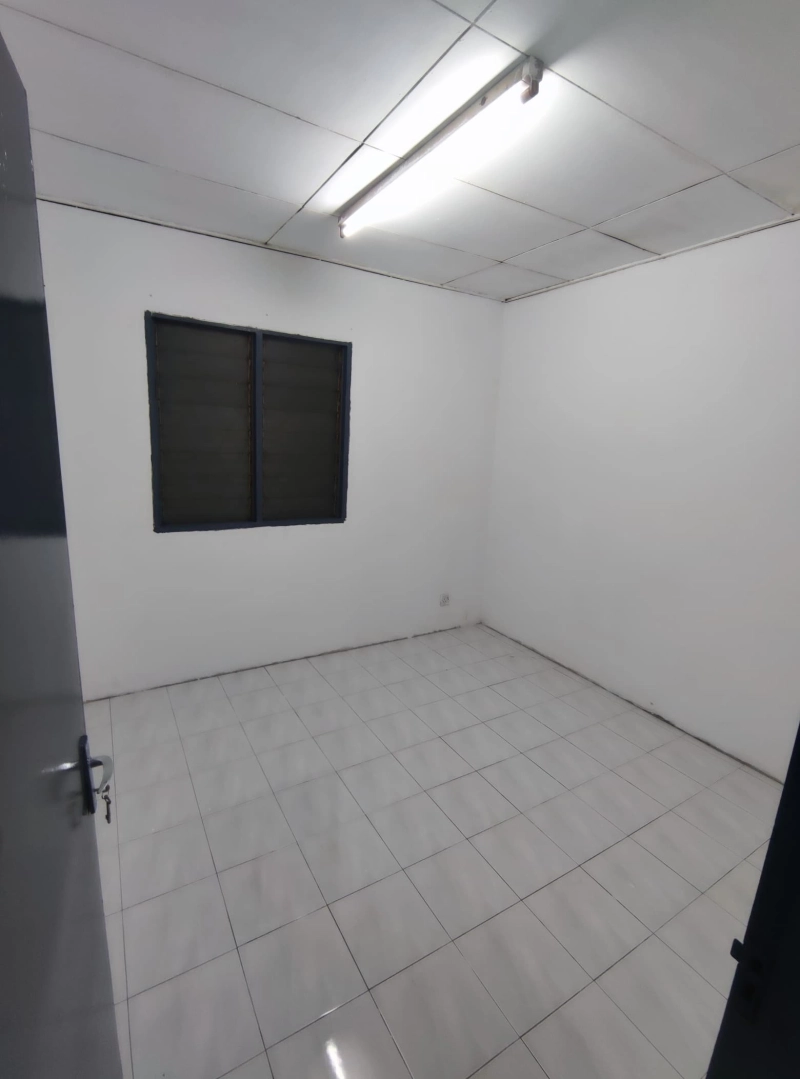 1 STOREY TAMAN BUKIT MALURI KEPONG, Actual, Freehold, RENO, Well Keep, LOW Deposit