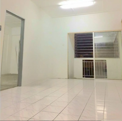 Flat Taman Setia Balakong with Balcony