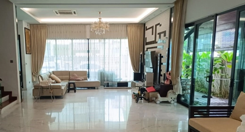 3 Storey SEMI-D ARECA RESIDENCE Kepong, Actual, Amazing Renovated, Low Deposit