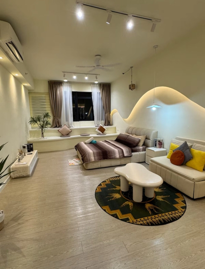 Studio Room Chamber Luxury Suites PWTCat KLCC (with projector)